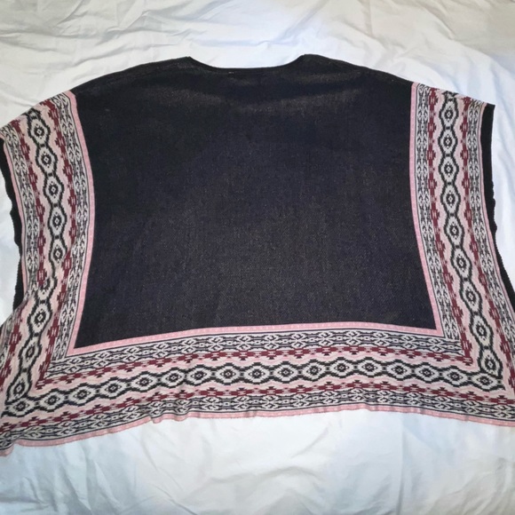 Poncho - Picture 4 of 4